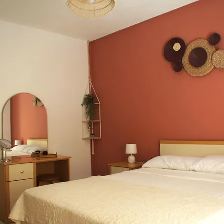 Apartamento Seaside Serenity - A Lovely With Views *