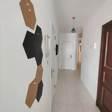 Seaside Serenity - A Lovely With Views Apartment *