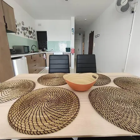 Apartamento Seaside Serenity - A Lovely With Views