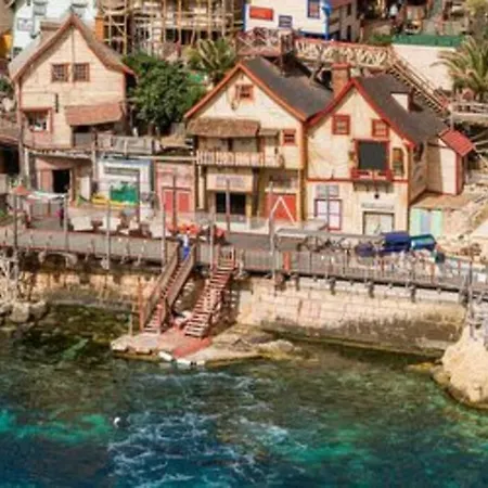 Seaside Serenity - A Lovely With Views Apartment *